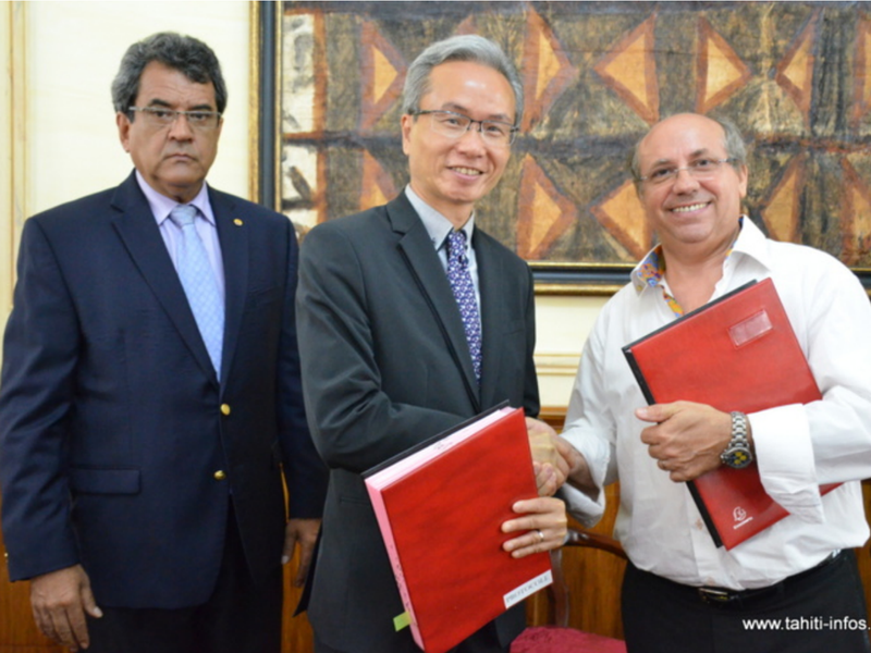 Ivan Ko with Tahiti Officials